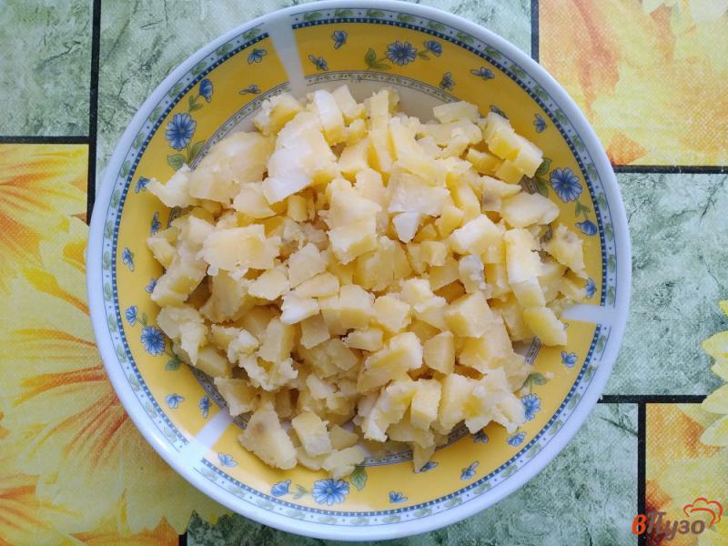 Фото приготовление рецепта: Салат из печени, яиц, картофеля и консервированного кабачка шаг №2