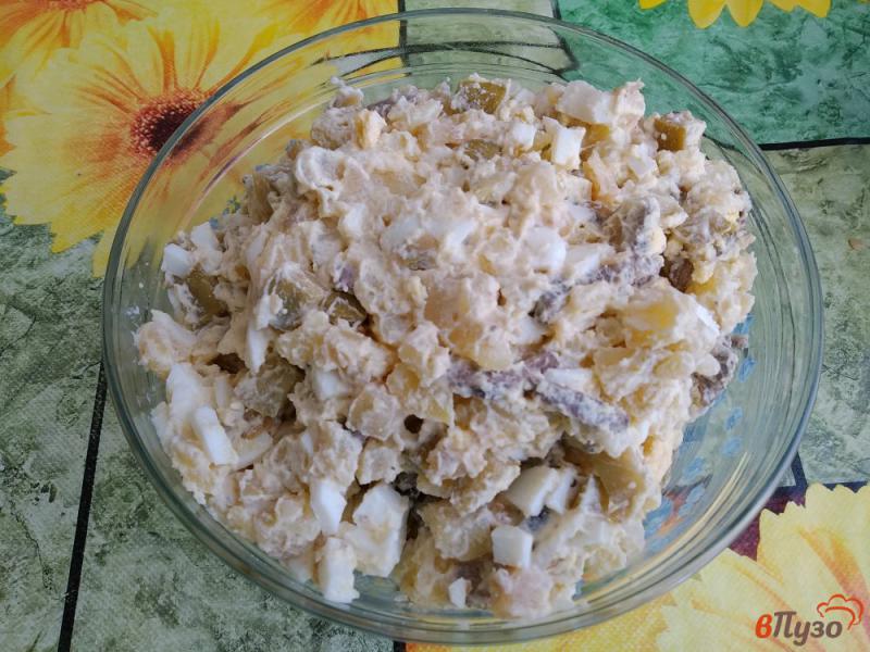 Фото приготовление рецепта: Салат из печени, яиц, картофеля и консервированного кабачка шаг №11