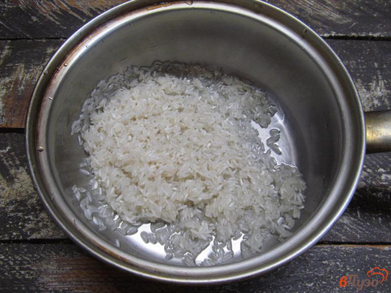 Фото приготовление рецепта: Рисовая каша со стручковой фасолью шаг №1