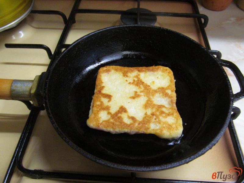 Фото приготовление рецепта: Сырные лепешки с колбасой шаг №10