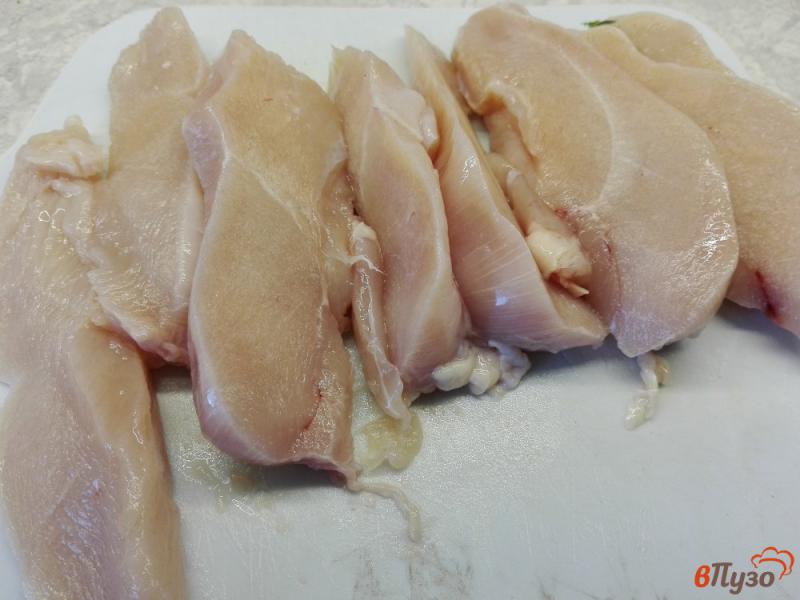 Фото приготовление рецепта: Куриные отбивные в яично-сырной заливке с оливками шаг №1