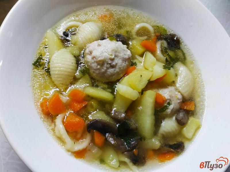 Фото приготовление рецепта: Грибной суп с фрикадельками шаг №8