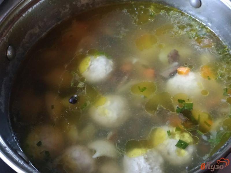 Фото приготовление рецепта: Грибной суп с фрикадельками шаг №7