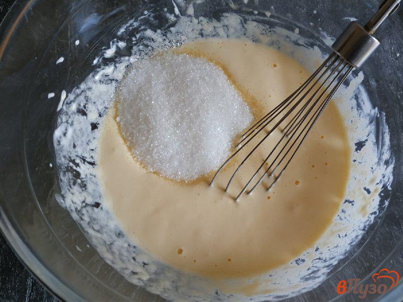 Фото приготовление рецепта: Кукурузный пирог с грушами шаг №3