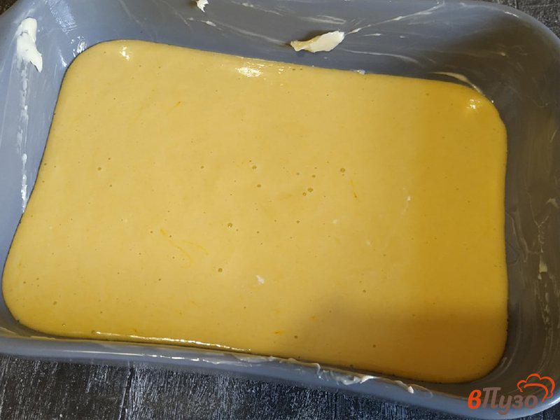 Фото приготовление рецепта: Кукурузный пирог с грушами шаг №5