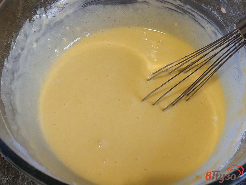Фото приготовление рецепта: Кукурузный пирог с грушами шаг №4