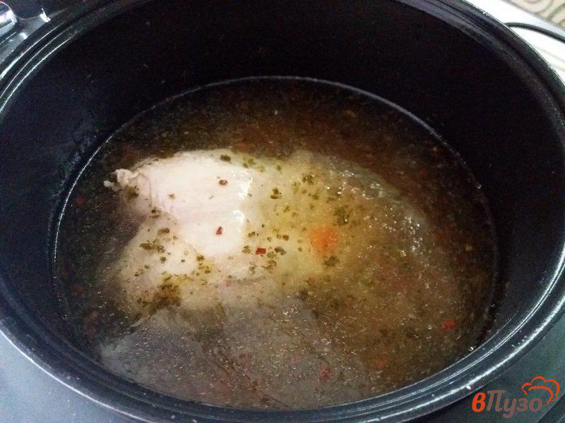 Фото приготовление рецепта: Заготовка куриного бульона шаг №4