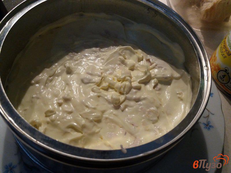 Фото приготовление рецепта: Слоёный салат с куриным филе и ананасом шаг №3