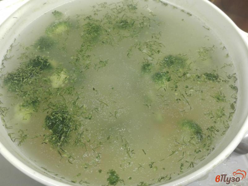 Фото приготовление рецепта: Легкий овощной суп с фрикадельками и брокколи шаг №6
