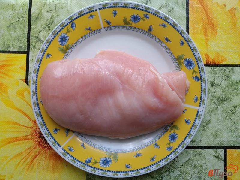 Фото приготовление рецепта: Рулетики из куриной грудки с мандариновой начинкой шаг №1