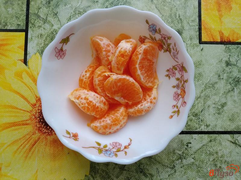 Фото приготовление рецепта: Рулетики из куриной грудки с мандариновой начинкой шаг №5
