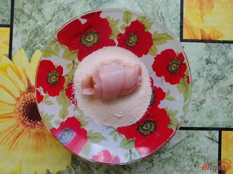 Фото приготовление рецепта: Рулетики из куриной грудки с мандариновой начинкой шаг №10