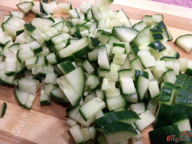 Фото приготовление рецепта: Слоеный салат с мясом и овощами шаг №3