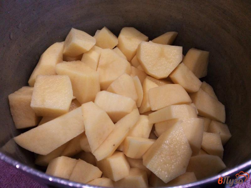 Фото приготовление рецепта: Картофель с яблоком, запеченный в рукаве шаг №2