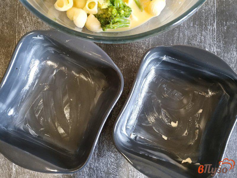 Фото приготовление рецепта: Запеканка с макаронами и брокколи шаг №4
