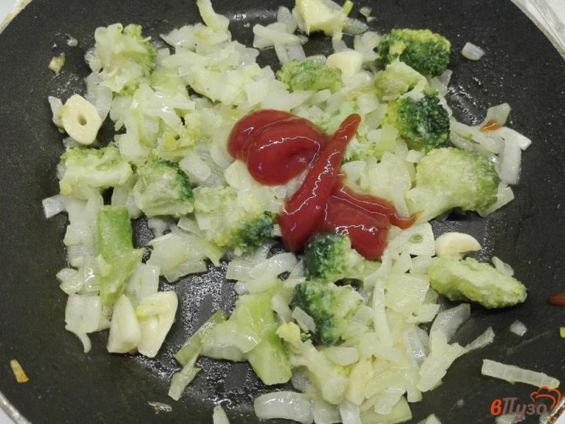 Фото приготовление рецепта: Гречневая каша с тушеными овощами шаг №5