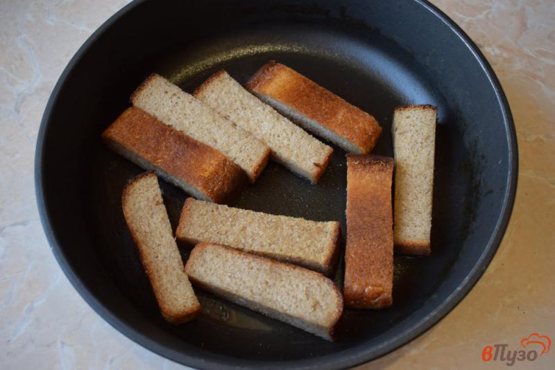 Фото приготовление рецепта: Соленые гренки из хлеба шаг №2