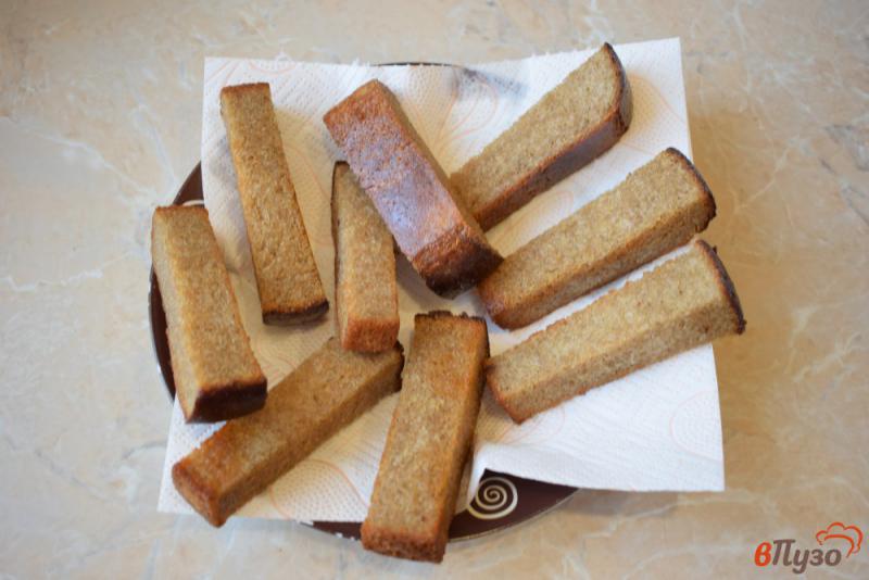 Фото приготовление рецепта: Соленые гренки из хлеба шаг №3