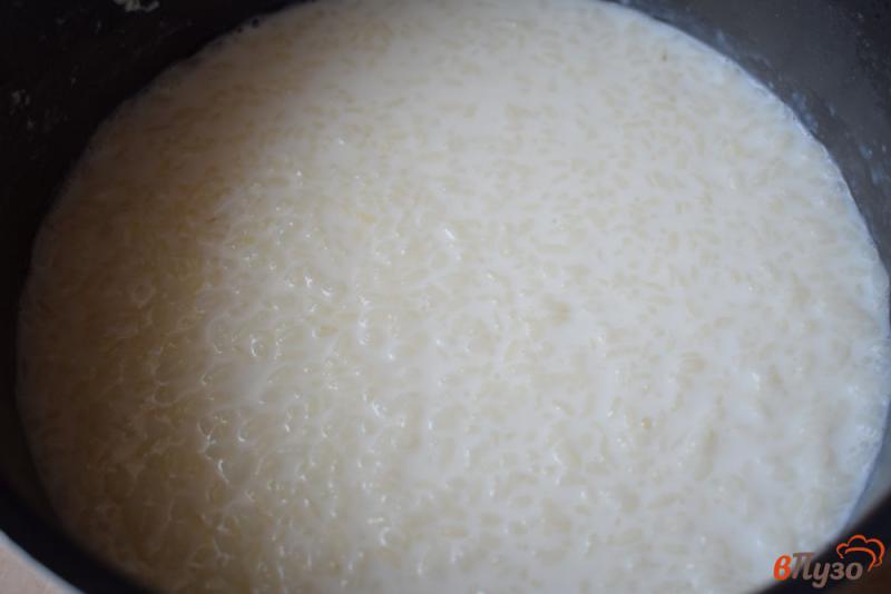 Фото приготовление рецепта: Рисовая каша на молоке шаг №3
