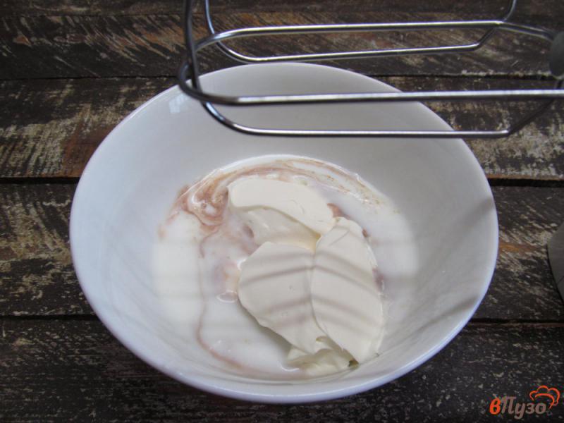 Фото приготовление рецепта: Кремовый десерт с печеньем и маршмеллоу шаг №2