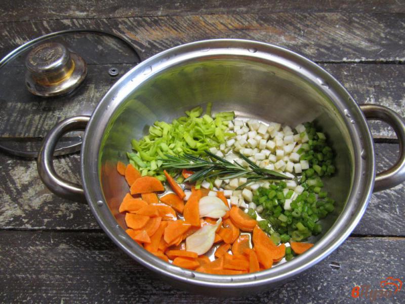 Фото приготовление рецепта: Рисовый суп с клецками из сыра шаг №1