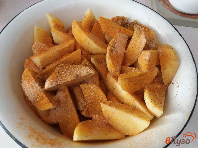Фото приготовление рецепта: Картофель по-деревенски в духовке шаг №5