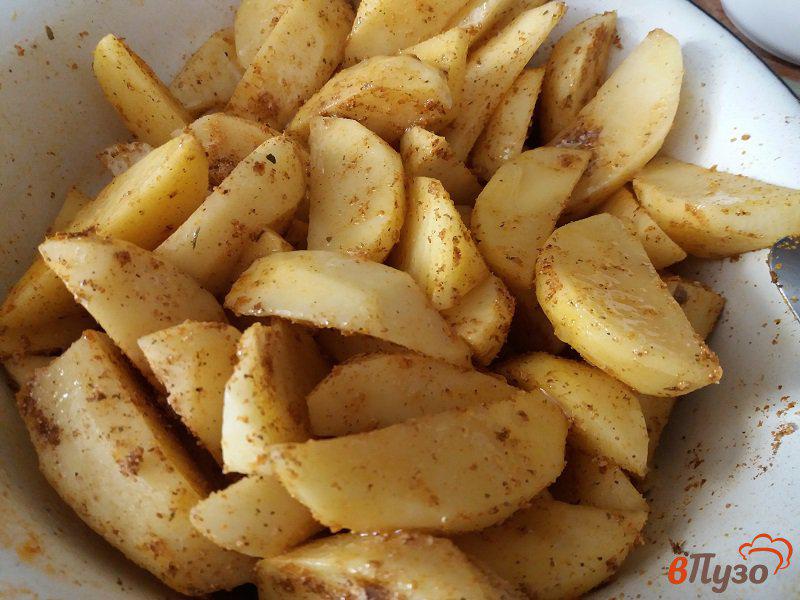 Фото приготовление рецепта: Картофель по-деревенски в духовке шаг №6