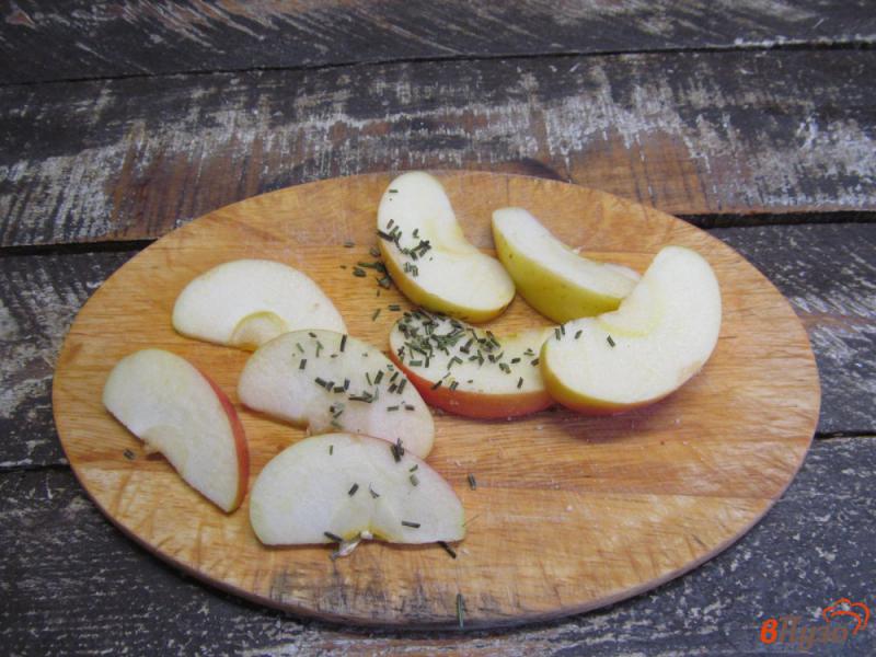 Фото приготовление рецепта: Котлеты из индейки с жареным яблоком шаг №8