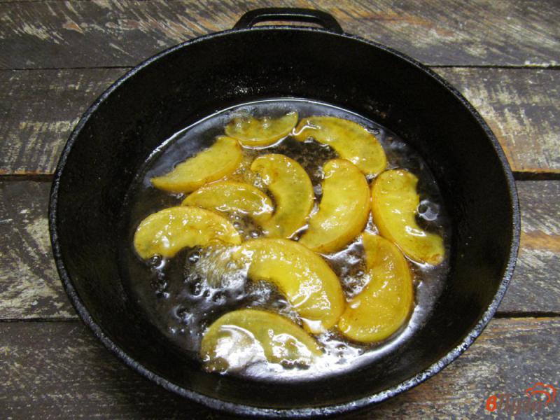 Фото приготовление рецепта: Рис с карамелизированными яблоками шаг №6