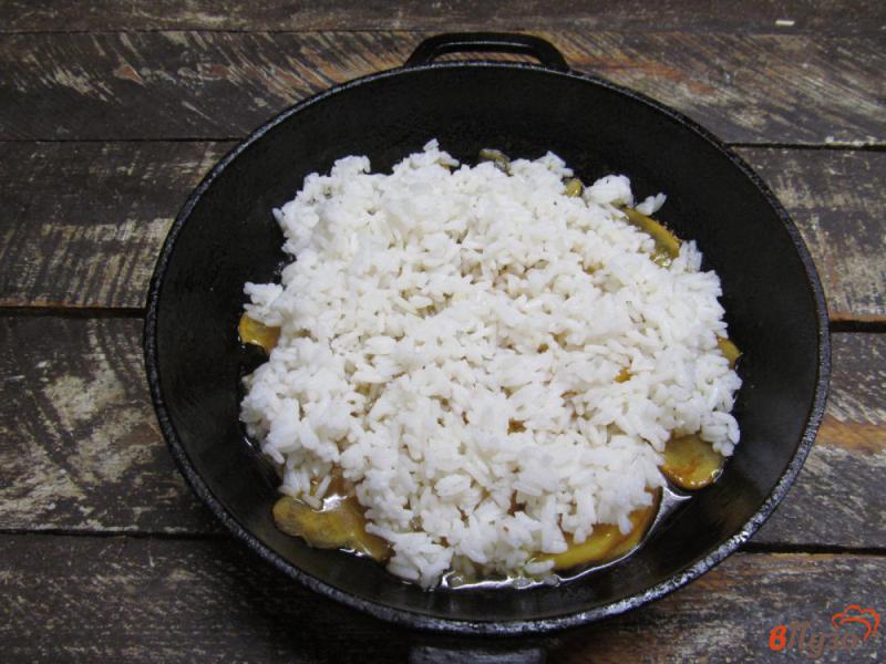 Фото приготовление рецепта: Рис с карамелизированными яблоками шаг №7