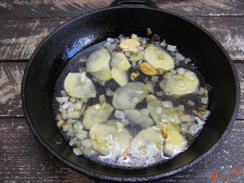 Фото приготовление рецепта: Куриная грудка в картофельно-сырном соусе шаг №5
