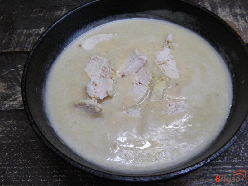 Фото приготовление рецепта: Куриная грудка в картофельно-сырном соусе шаг №11