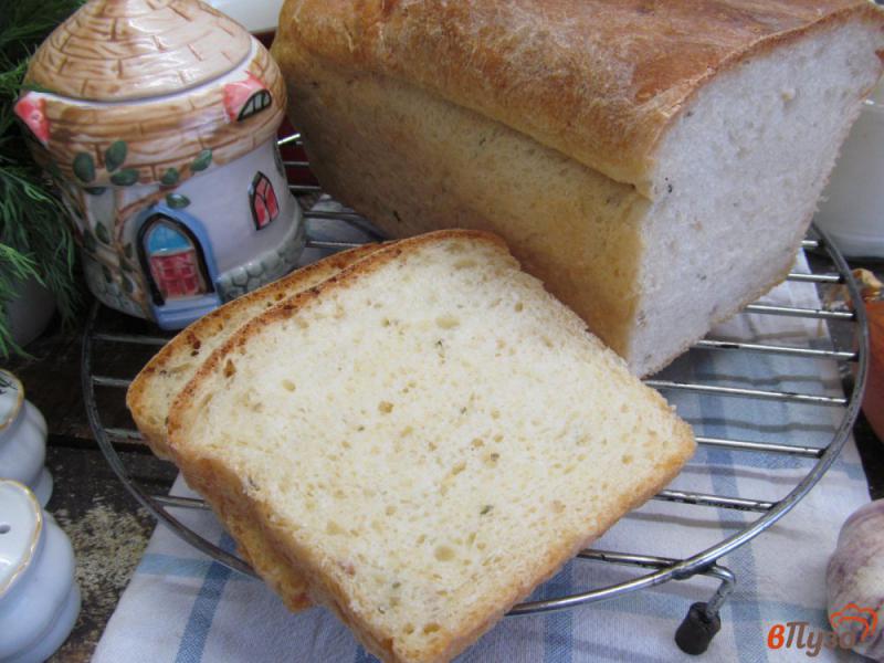 Фото приготовление рецепта: Белый хлеб с розмарином и яблоком шаг №12