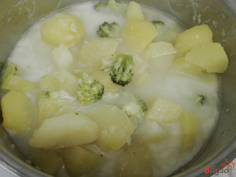Фото приготовление рецепта: Пюре из картофеля и брокколи с кунжутом шаг №3