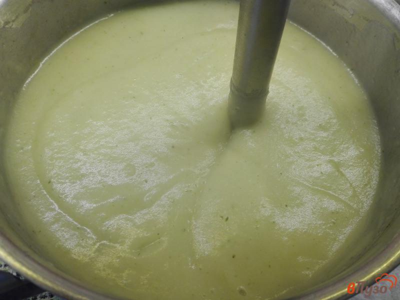 Фото приготовление рецепта: Пюре из картофеля и брокколи с кунжутом шаг №4