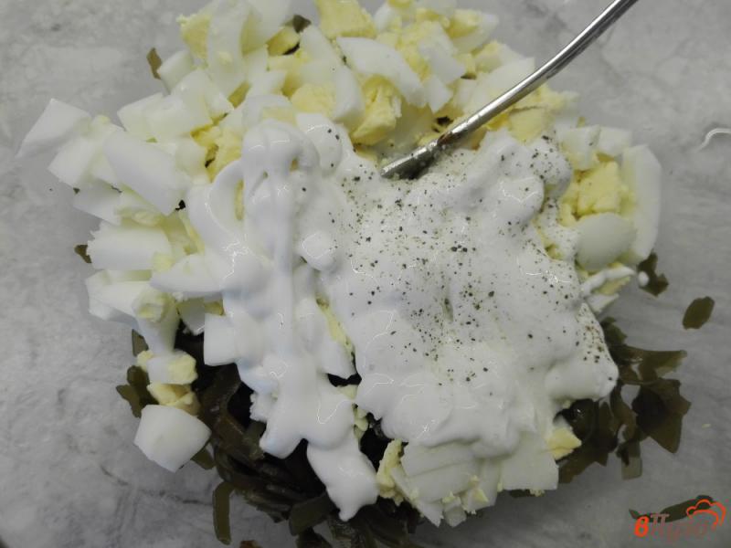 Фото приготовление рецепта: Быстрый салат из морской капусты шаг №4
