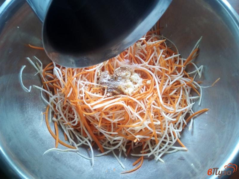 Фото приготовление рецепта: Сельдерей с морковью по-корейски шаг №4