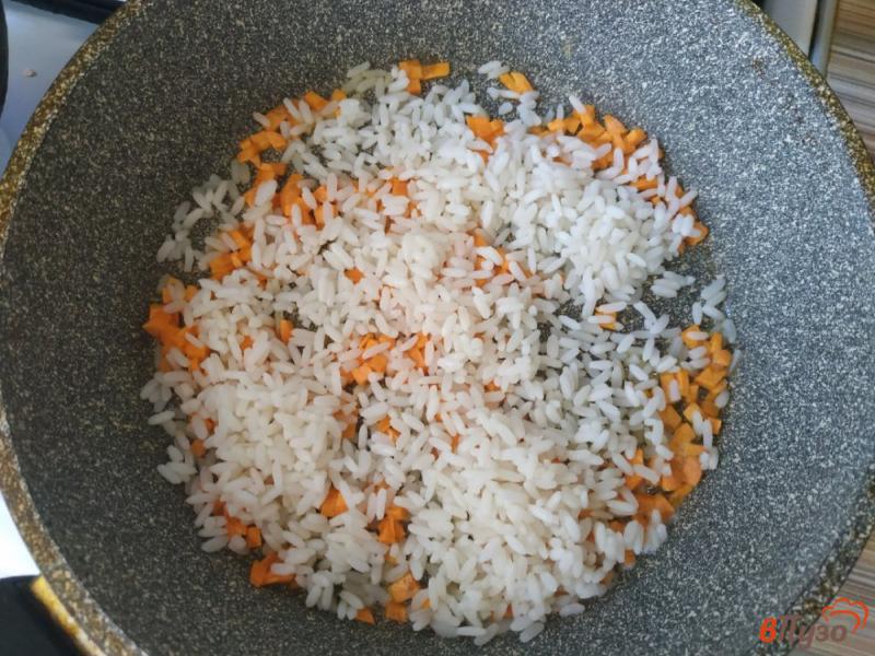 Фото приготовление рецепта: Омлет по-японски с рисом шаг №2