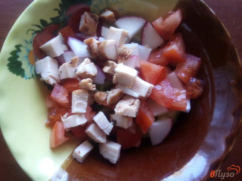 Фото приготовление рецепта: Салат из овощей и куриной пастромы шаг №3