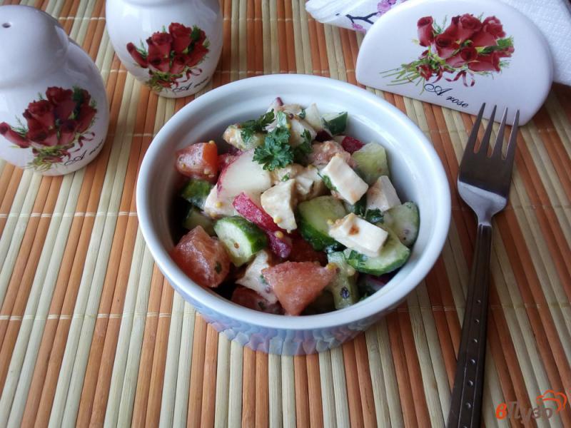 Фото приготовление рецепта: Салат из овощей и куриной пастромы шаг №6
