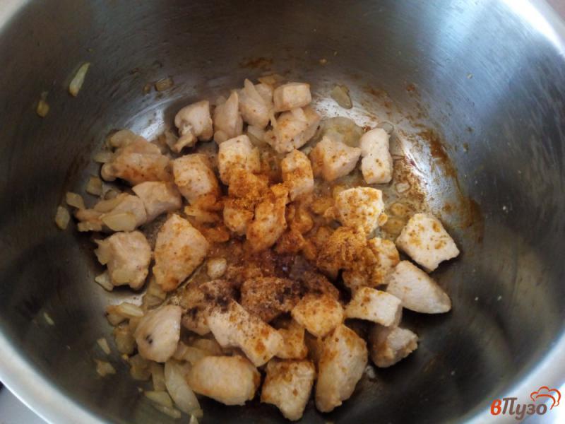 Фото приготовление рецепта: Каша пшеничная с куриным филе шаг №4