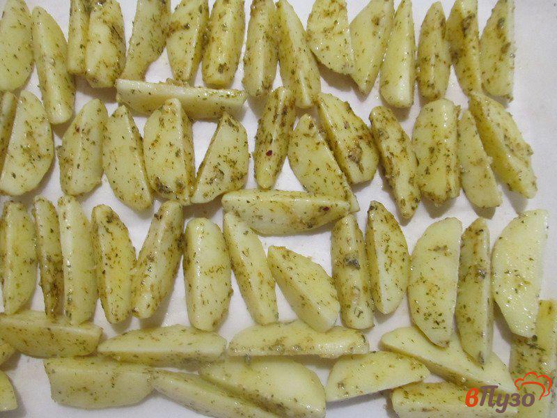 Фото приготовление рецепта: Запеченные дольки картофеля со специями по-турецки шаг №5