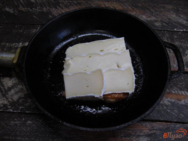 Фото приготовление рецепта: Сэндвич с тыквой и сыром бри шаг №5