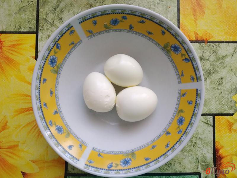 Фото приготовление рецепта: Фаршированные яйца с куриным филе шаг №1