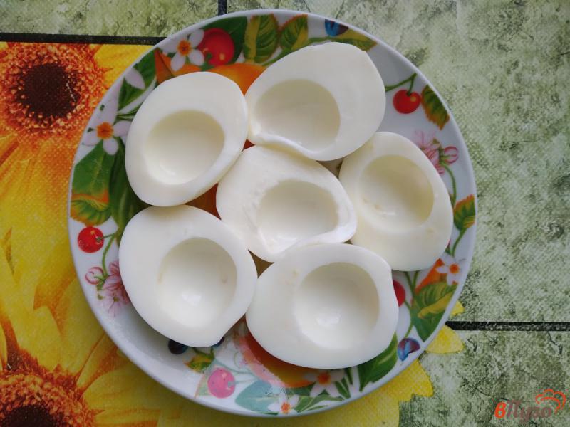 Фото приготовление рецепта: Фаршированные яйца с куриным филе шаг №3