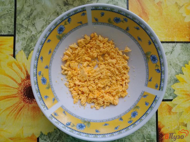 Фото приготовление рецепта: Фаршированные яйца с куриным филе шаг №4