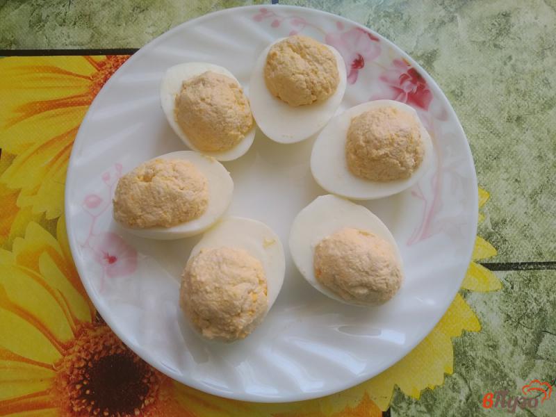 Фото приготовление рецепта: Фаршированные яйца с куриным филе шаг №7