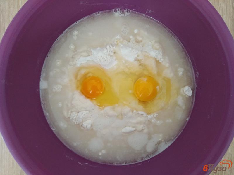Фото приготовление рецепта: Оладьи на воде с яйцами шаг №4