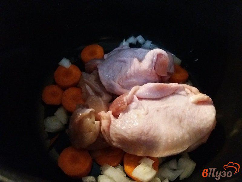 Фото приготовление рецепта: Куриный суп с рисом шаг №3
