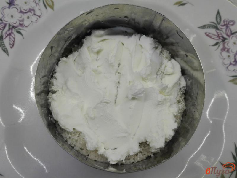 Фото приготовление рецепта: Слоеный салат с форелью и морской капустой шаг №2